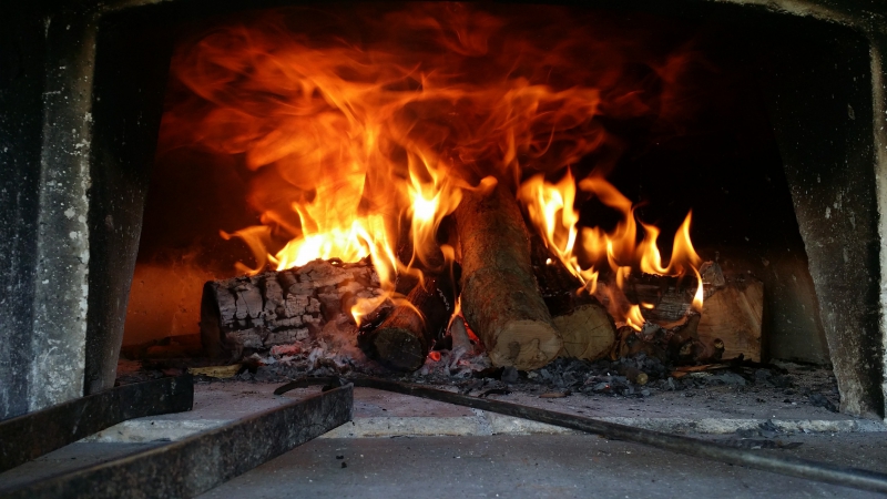 pizzeria-CHATEAUVERT-min_wood-fired-oven-1960099